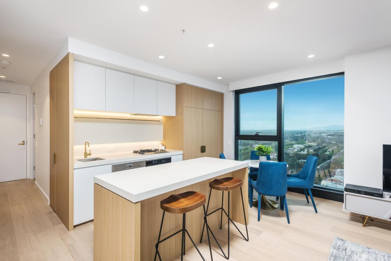 Sky One Apartments By Cllix Box Hill Exterior photo
